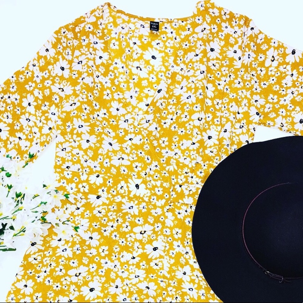 HP ⬇️ $47 Daisy Wrap Dress - Picture 4 of 4